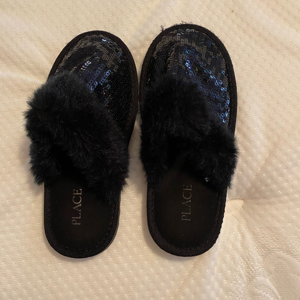Fuzzy house slippers with sequins